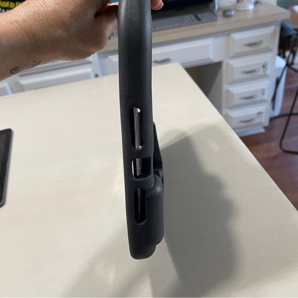 iPad Air 1st gen 32GB Model A1474 with Black Protective Case - Picture 11 of 16